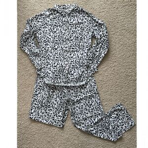 VICTORIA’S SECRET Long Pajama Set Cotton White Black Leopard Print Medium